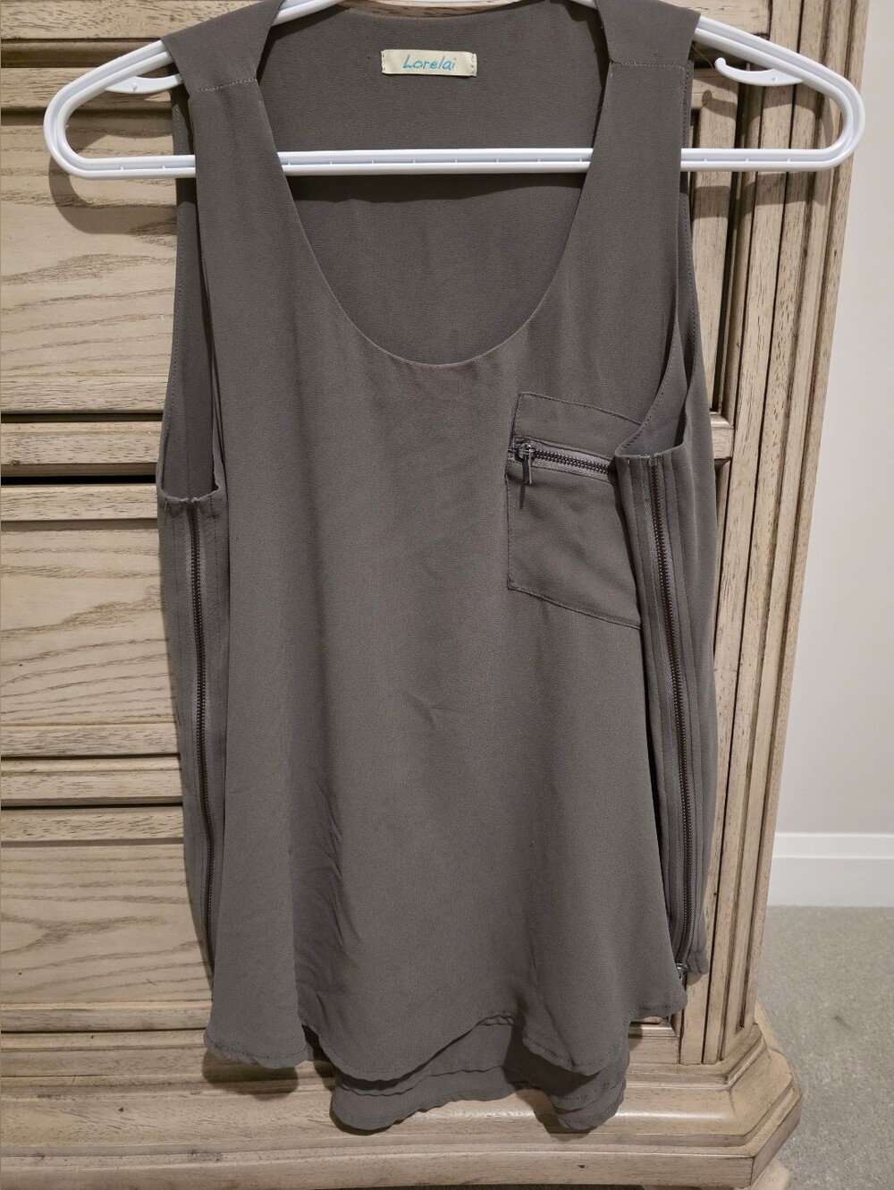 Women's Olive Gray Sleeveless Zip-Pocket Tank